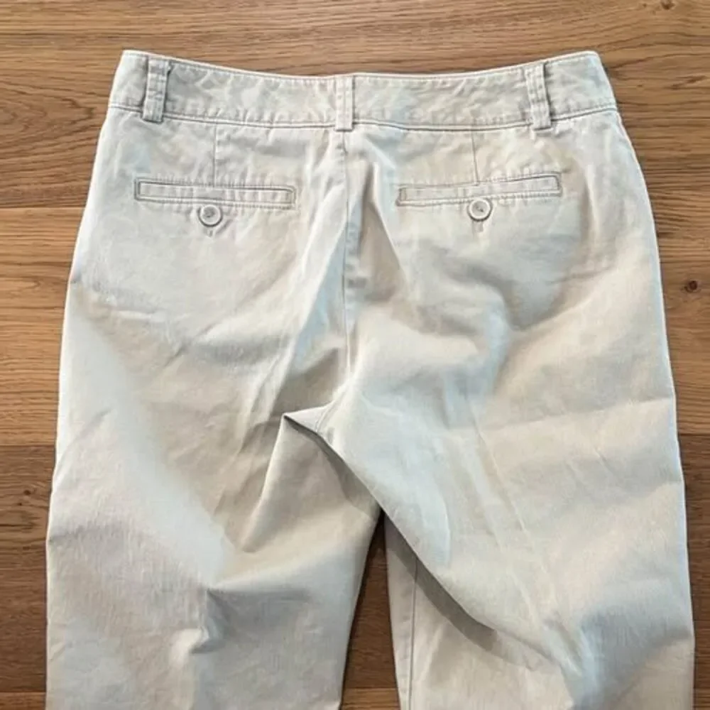 Dockers Women's Bermuda Shorts Size 6 Khaki Cotton Stretch Classic Chino